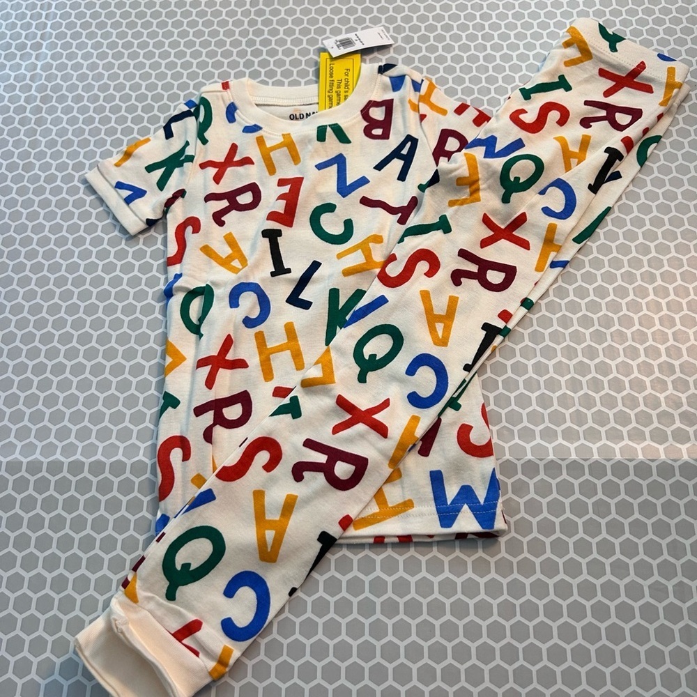 NWT Old Navy Cream ABC Graphic Crewneck Pajama with Multicolor Prints Size 5T